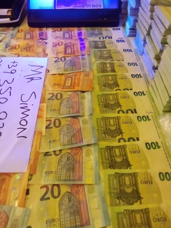 Was sind gefälschte Banknoten?